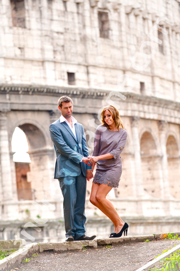 rome-color-photo-039 Man and woman in front of the Roman Colosseum. Posing pictures during an engagement session.