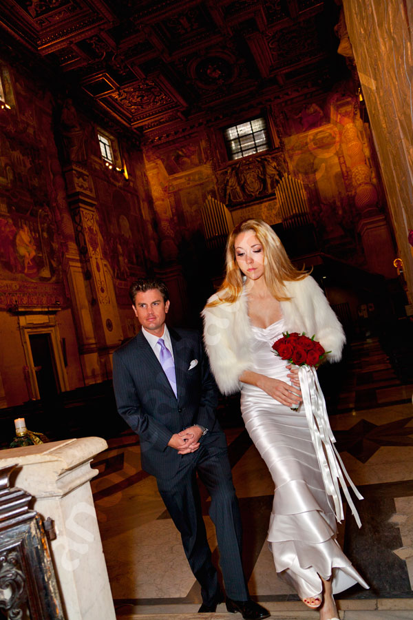 wedding-rome-3112-004 Newlyweds entering Chiesa Santa Maria Susanna