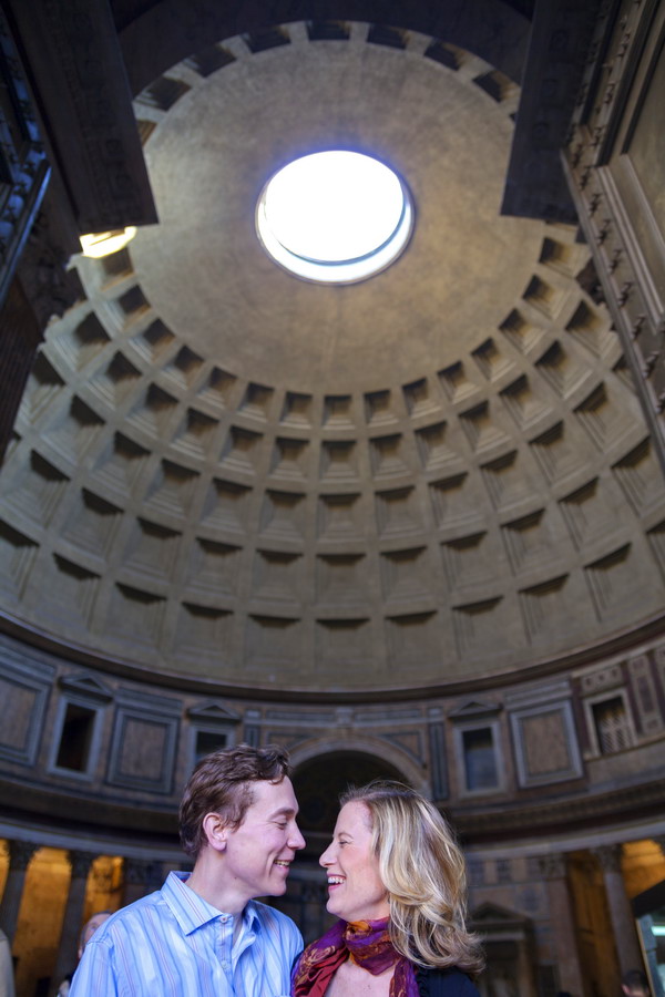 photo-tour-08-2312 Rome engagement photography locations. Couple photography at the entrance of the Pantheon.