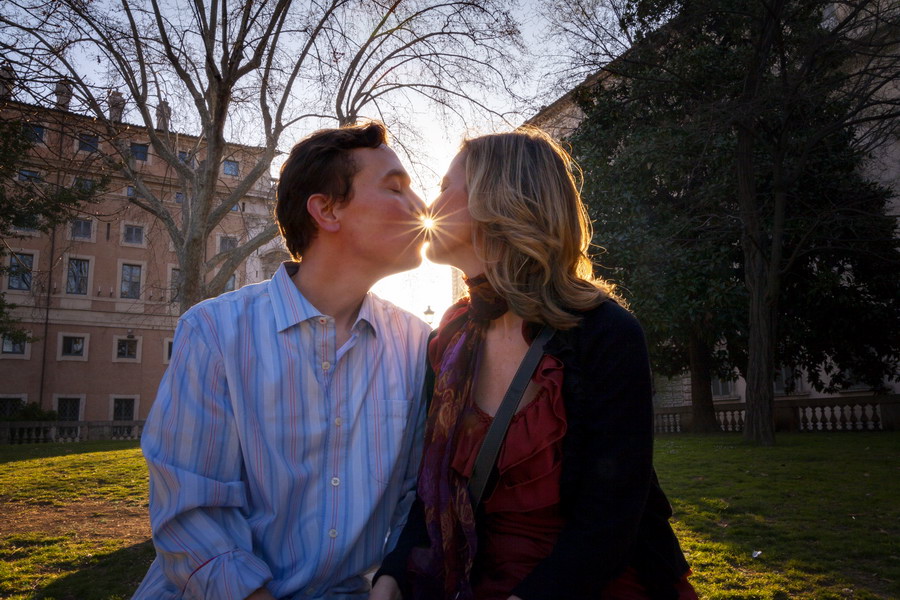 photo-tour-13-2312 Kissing at sunset in Italy. Engagement photographer Rome.