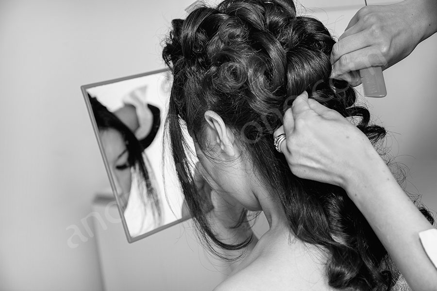 wedding-italy-03-1412 Bridal party getting hairstyle done during preparation
