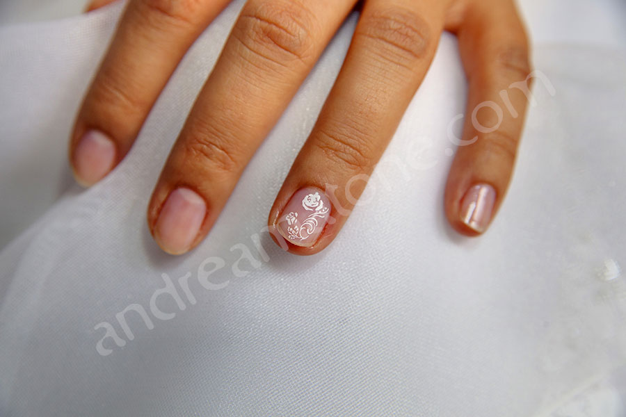 wedding-italy-04-1412 Finger nail polish with logo drawing
