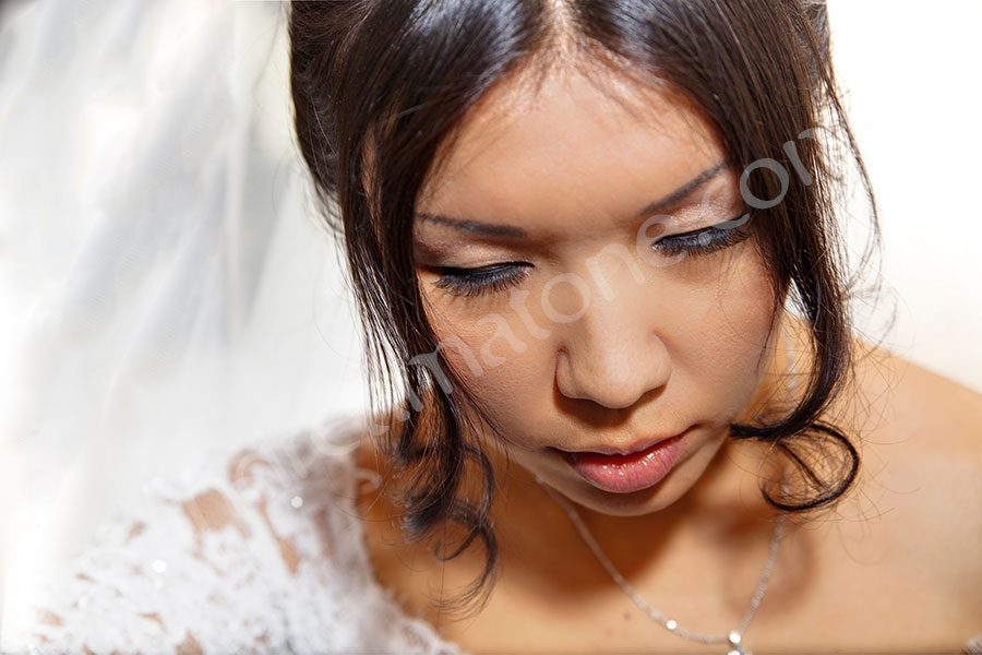 wedding-italy-08-1412 Bride visage photographed during the final preparation
