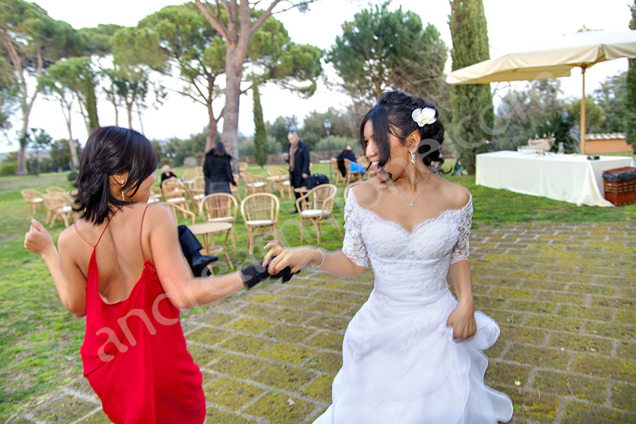 wedding-italy-126-1412 Bride and friends dancing together at the evening party