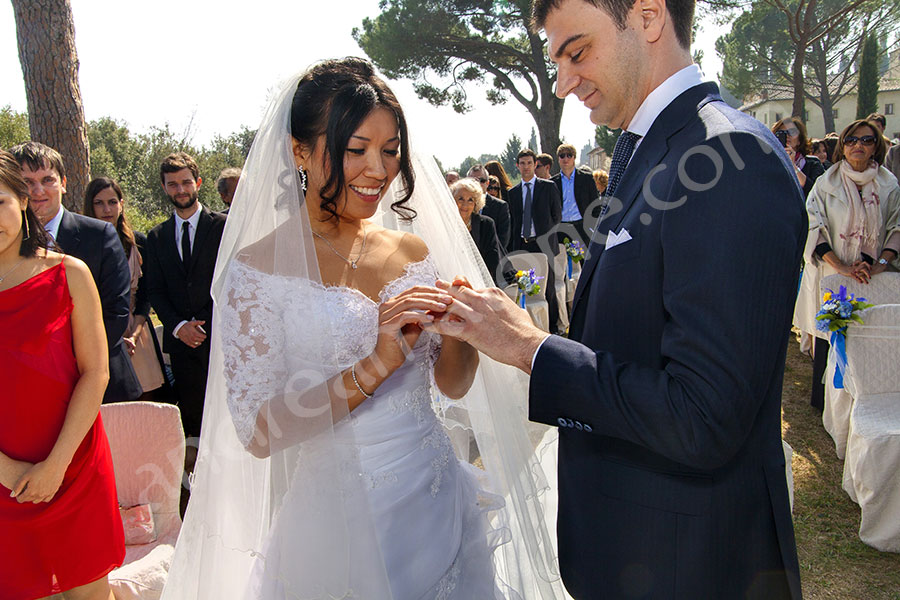 wedding-italy-23-1412 Photographing the ring exchange