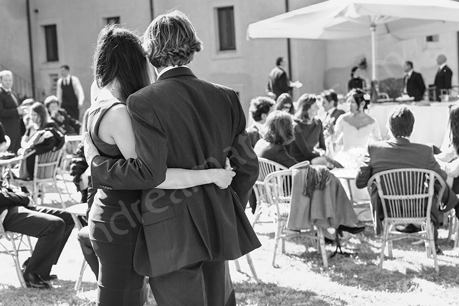 wedding-italy-59-1412 Guests relaxing after the ceremony in Italy