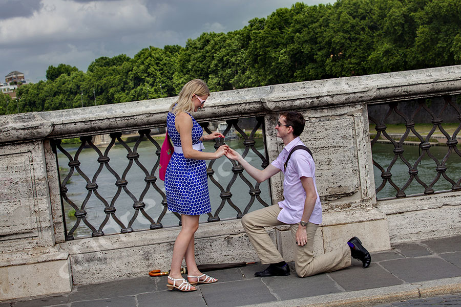 proposal-rome-6712-011 The secret proposal asked on Castel Sant'Angelo bridge. Surprise wedding proposal photography in Rome.