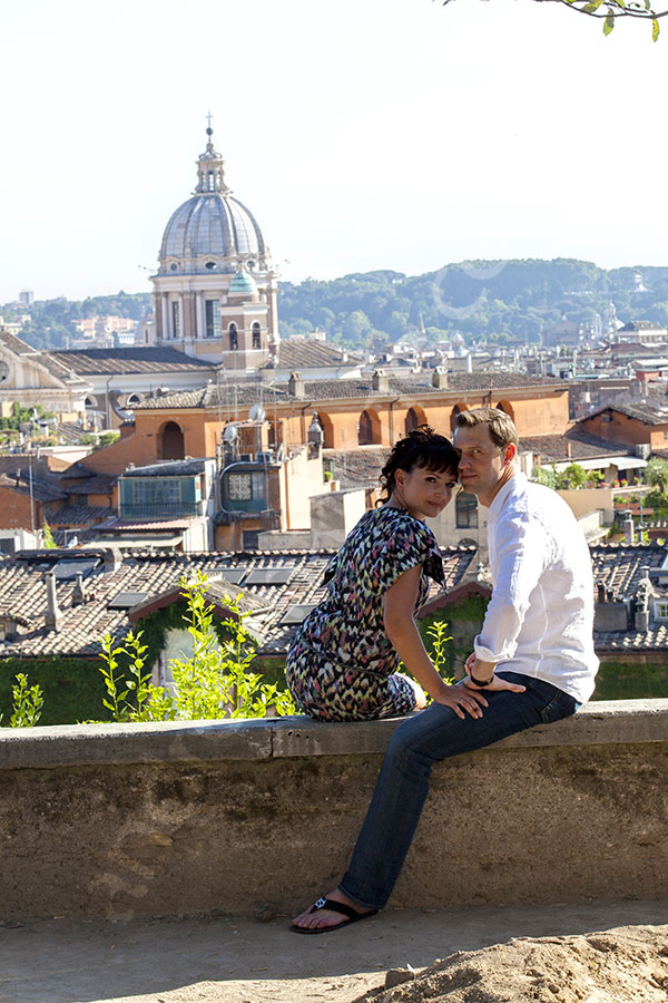 photographer-rome-1912-049 Married couple photographed in front of Rome's rooftops