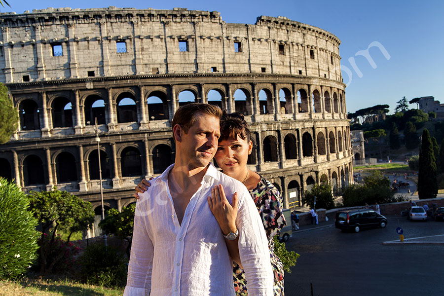photographer-rome-1912-075 Man and woman at the Roman Colosseum