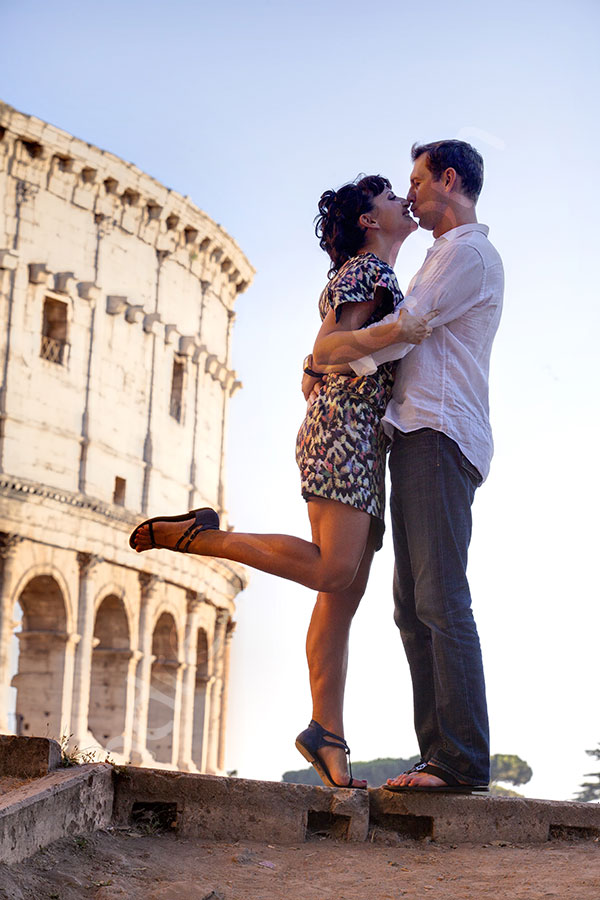 photographer-rome-1912-079 Kissing and in love at the Coliseum