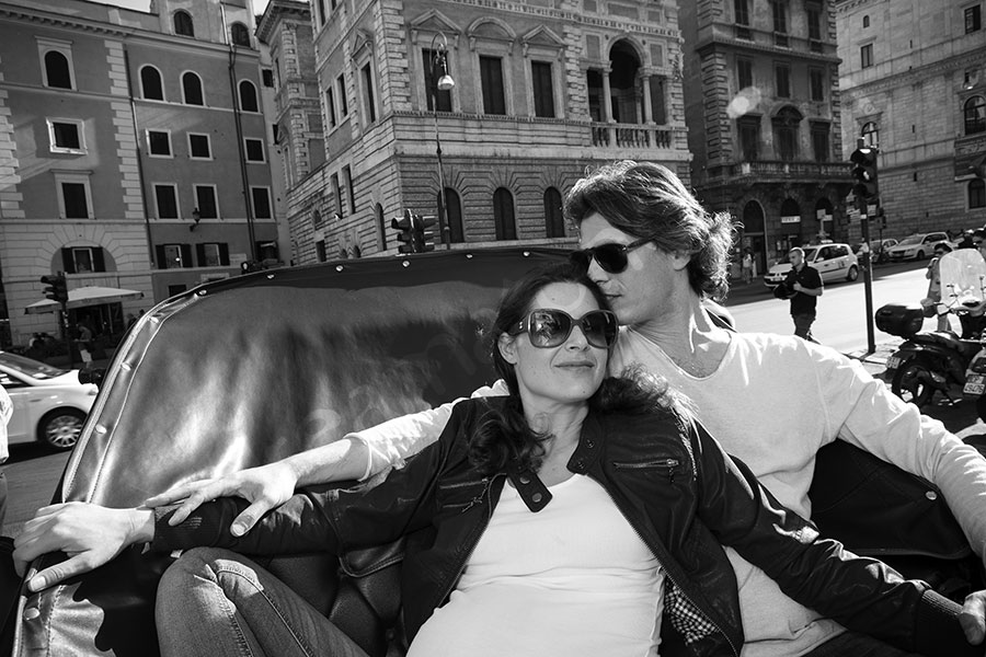 Romantic Horse Carriage Family photoshoot in Rome black and white photographic conversion