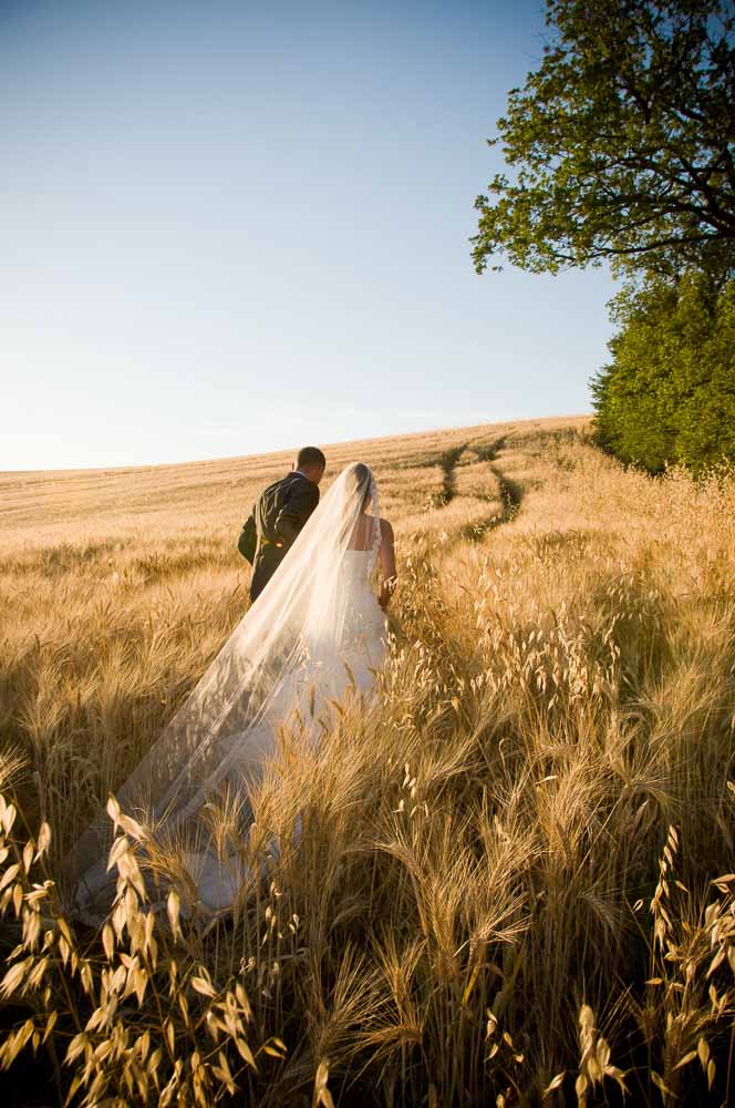 Newlywed photography session by the Tiber river