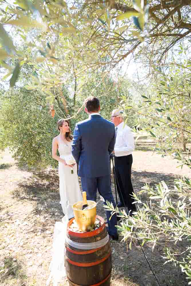 Private symbolic open field marriage in the Tuscan countryside. Pisa Destination Wedding Photography
