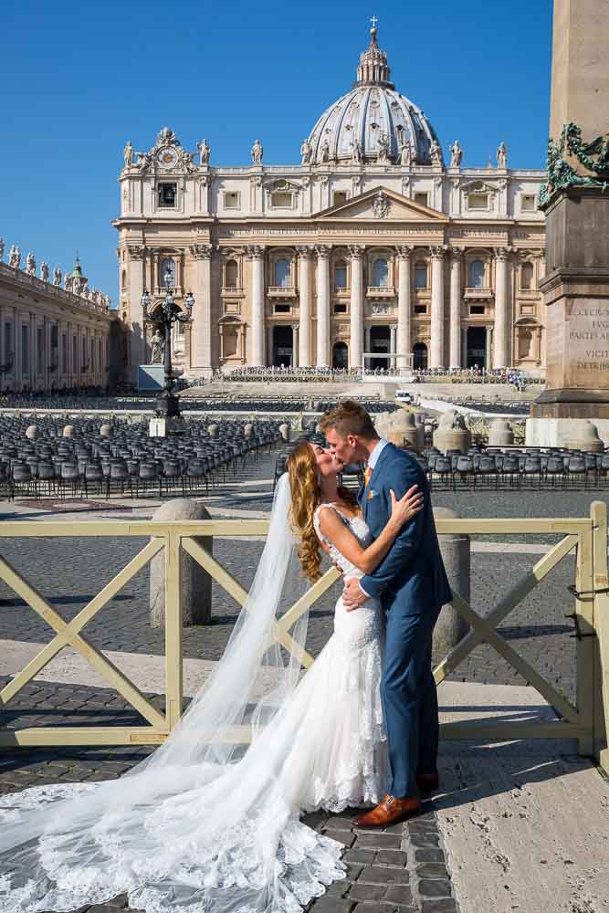 Novelli sposi wed photography. Saint Peter's square. Vatican.