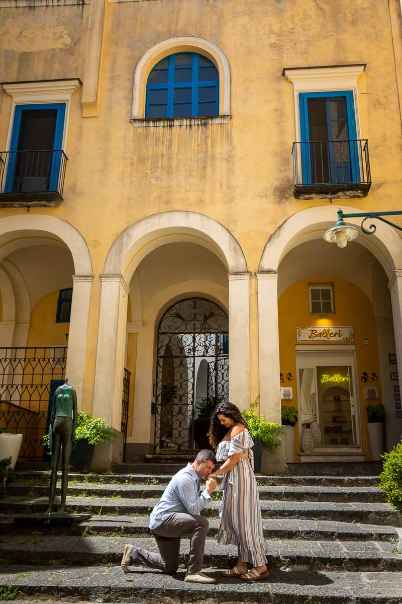 A gesture of chivalry before one ancient island yellow buildings