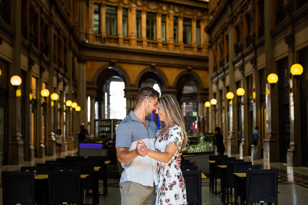 Couple portrait picture in a scenic location Galleria Alberto Sordi a Roma