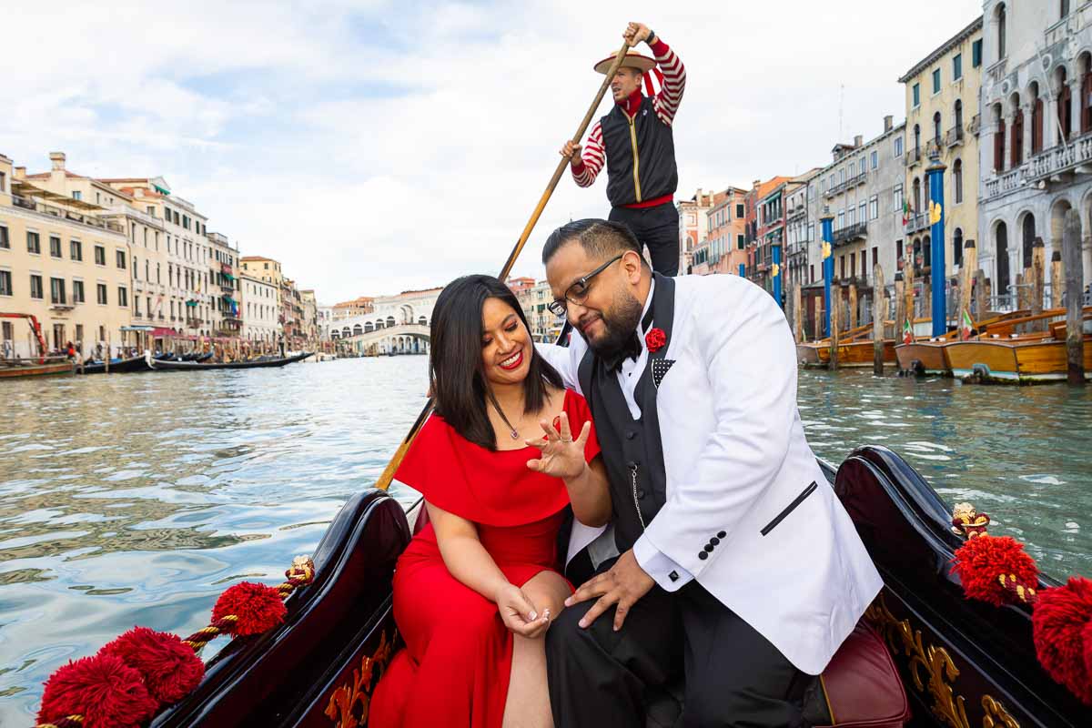 Surprise proposals captured beautifully: each moment, from the reveal of the ring to the joyful reactions, is documented with care and discretion.