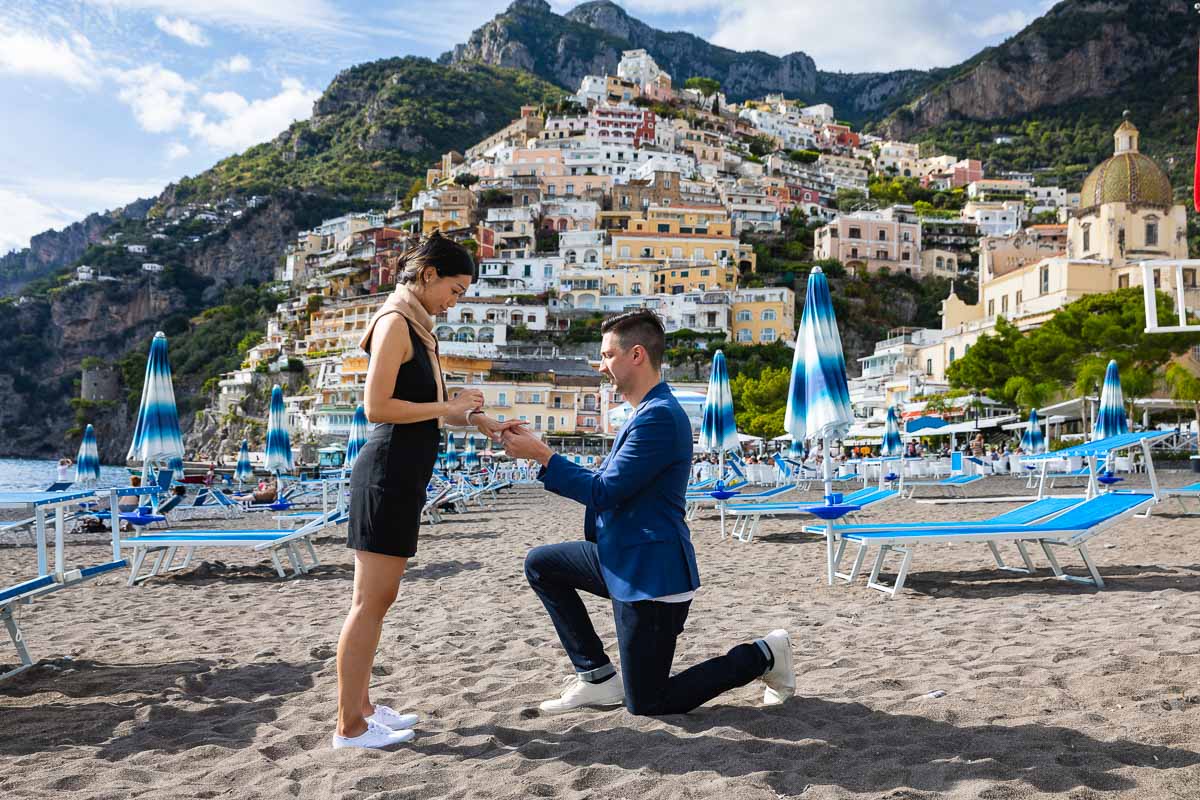 Proposing on the beach of Positano in Italy photographed by the Andrea Matone photographer studio
