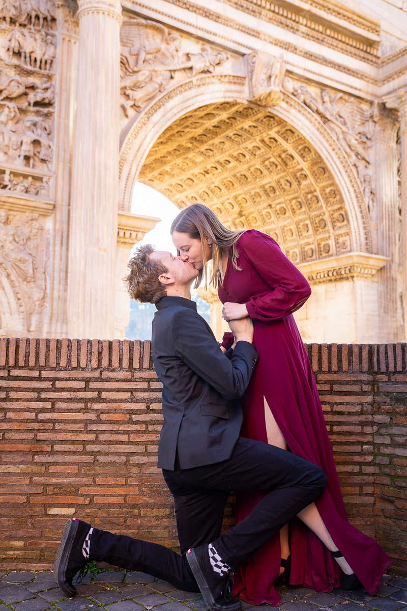 Asking the big question. Proposing at the Roman Forum. Engagement photoshoot