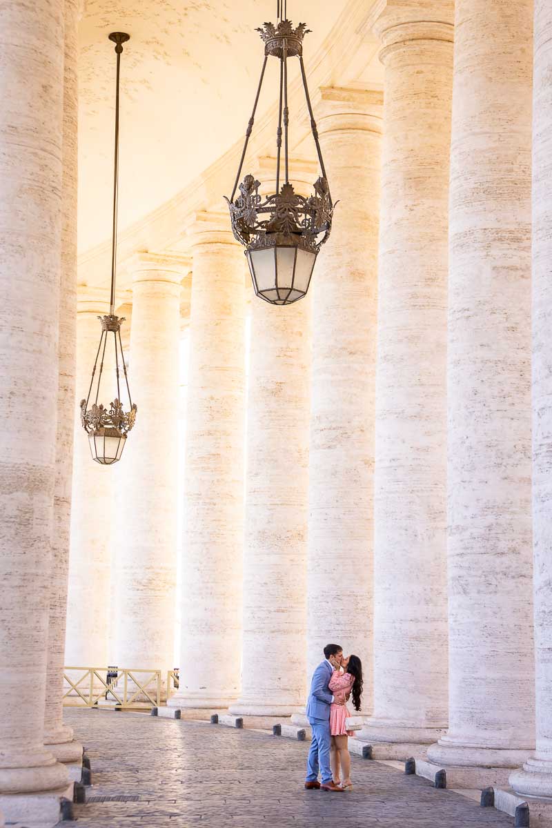 couple photoshoot Vatican underneath the colonnade 