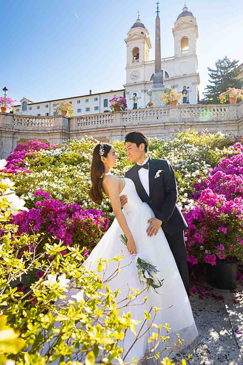 The flowers Spanish staircase used to take matrimonial pictures of a couple on a destination photoshoot in Italy