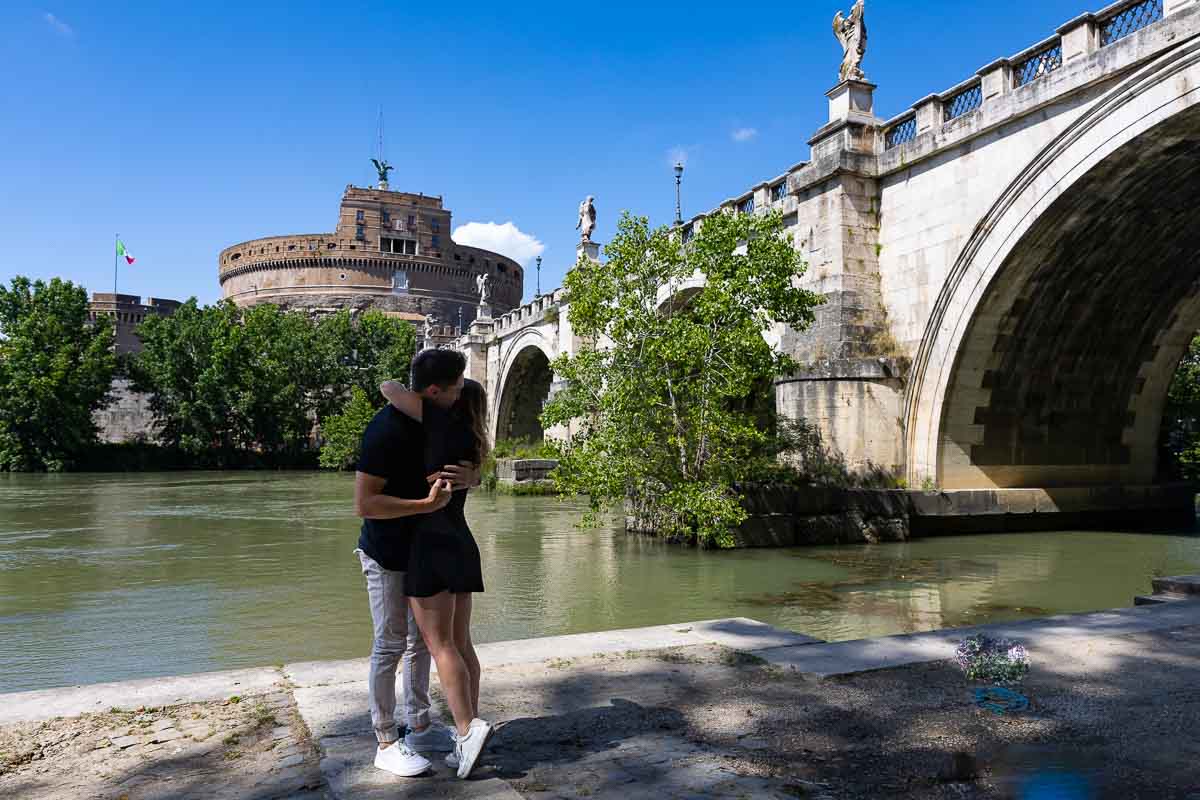02-yes-moment The moment in which she said yes. Couple hugging during a proposal photographer session in Rome