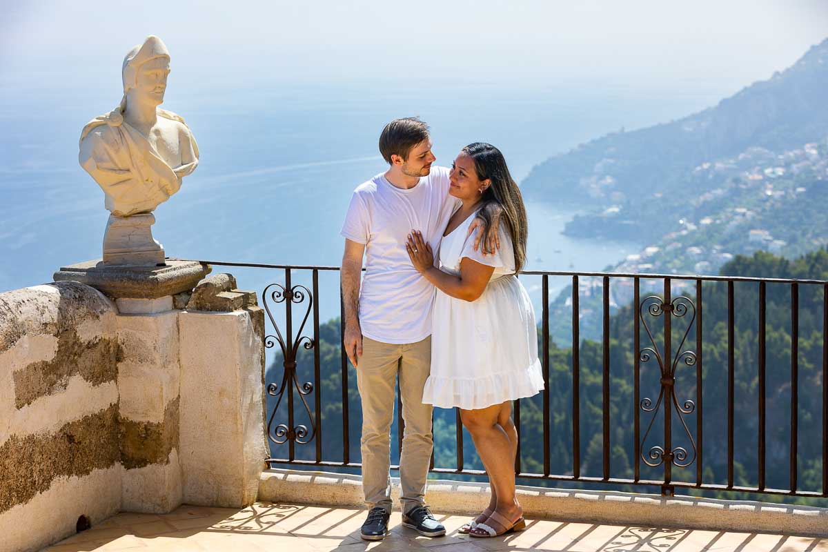 Couple photoshoot overlooking the Mediterranean sea in Villa Cimbrone Italy