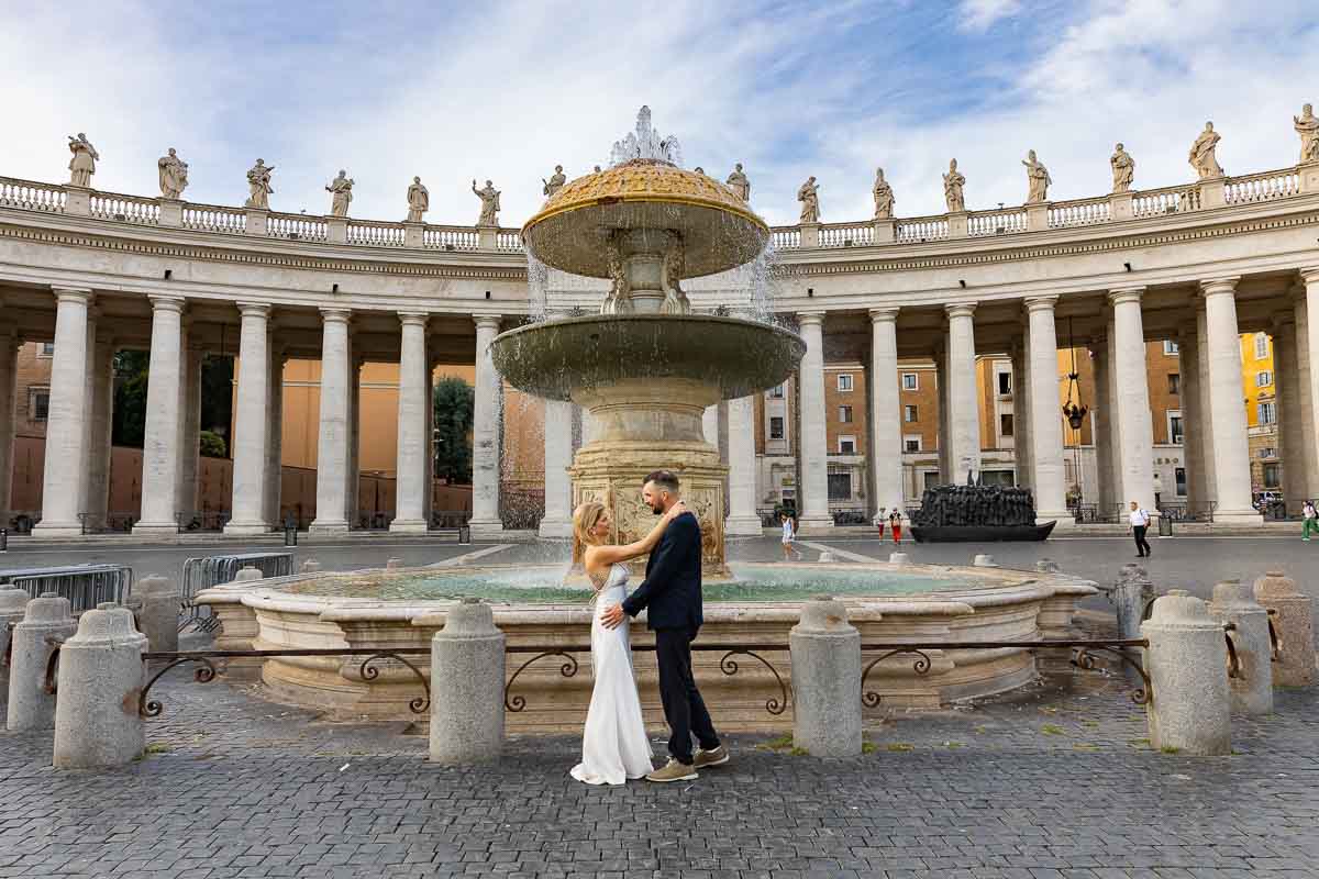 Taking wed photos by one main water fountain found in San Peter's square in Italy