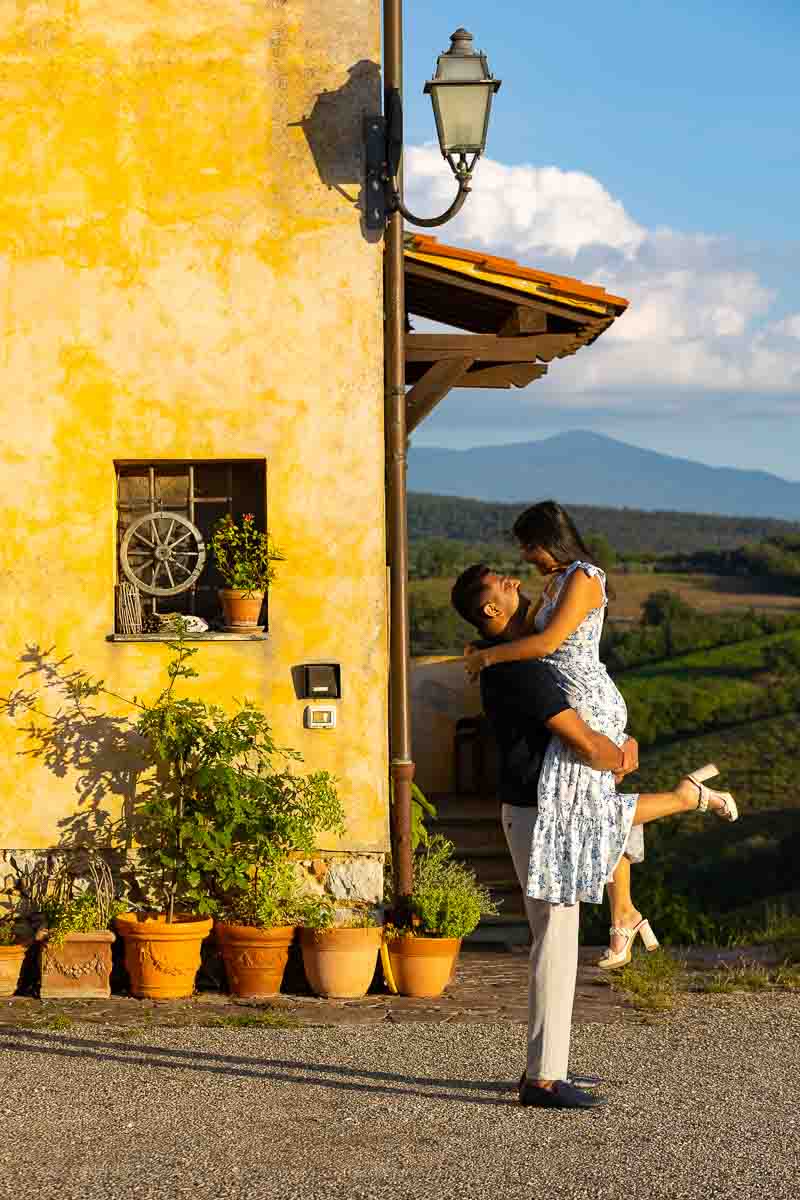 Photo shooting in a Tuscan country house winery after a he secretly proposed there