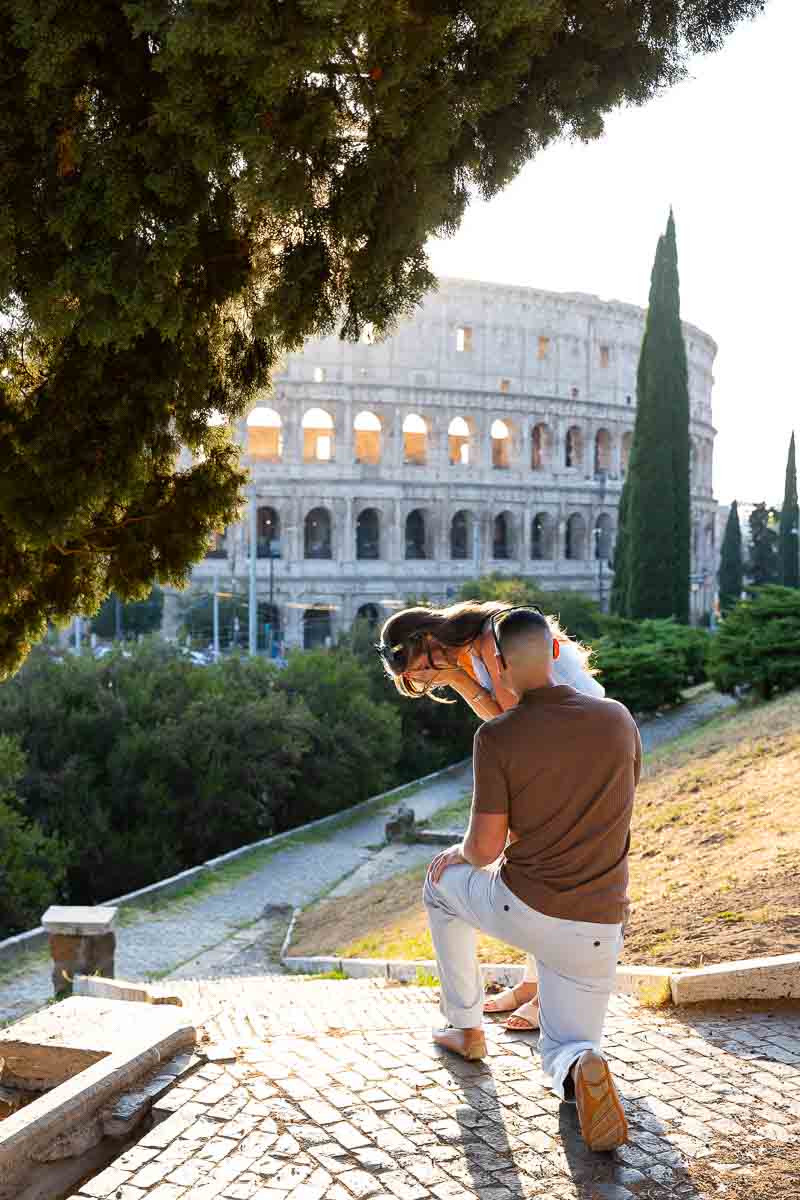 Proposing marriage at the Colosseum during an engagement photoshoot in Rome. Image taken by the Andrea Matonbe photography studio