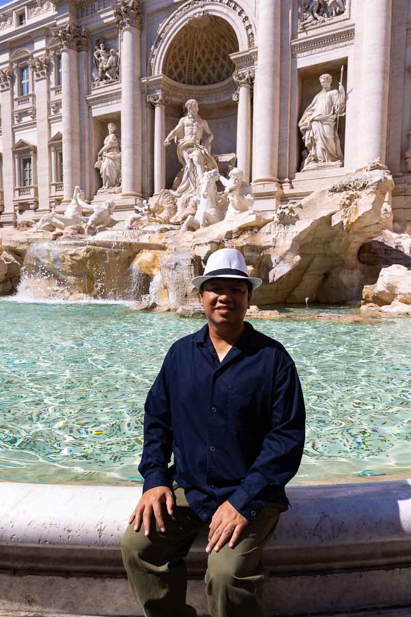 Father portrait during a family photo shoot - Trevi fountain