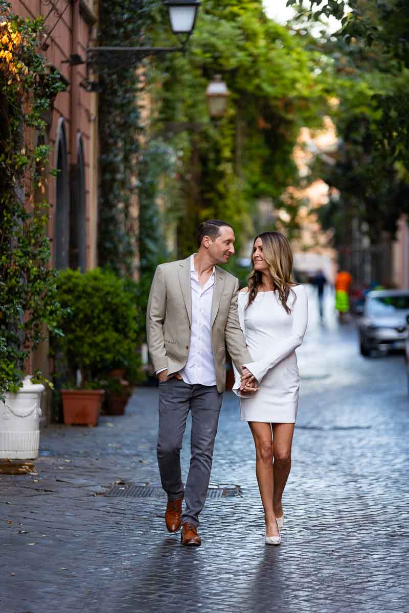 Walking in Via Margutta roman alleyway streets to take unique and creative pictures. Couple in Rome PhotoShoot