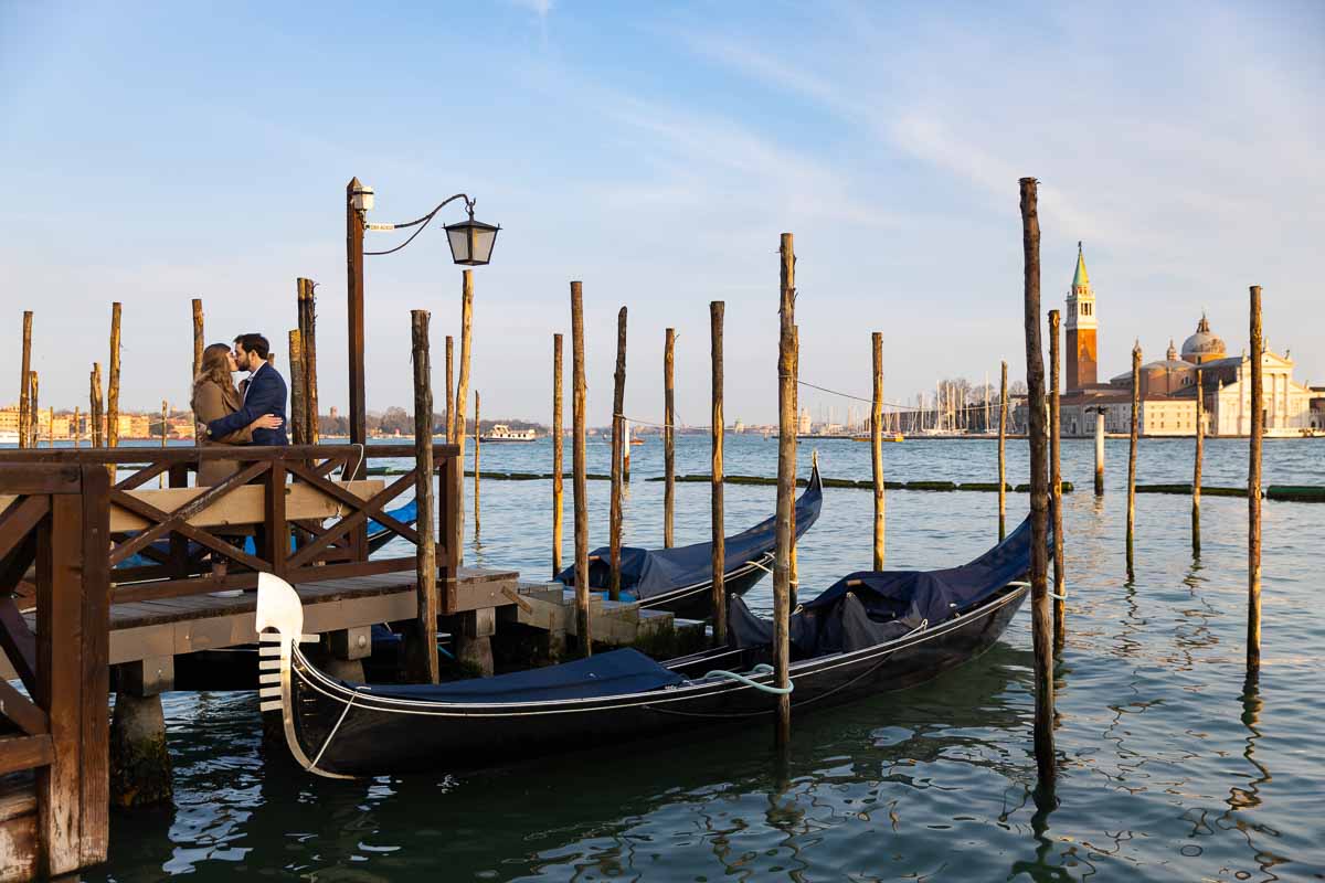 Couple photography among Venetian gondolas
