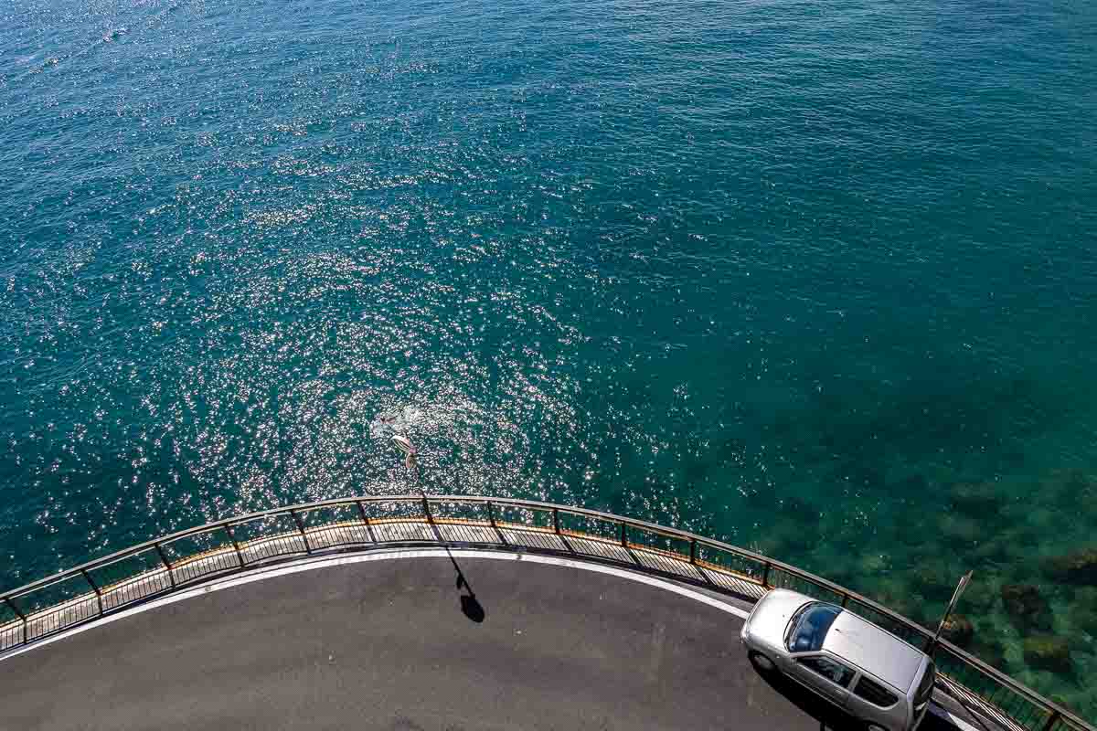 A roadside bend curve depicting a characteristic image seen by the road and waters