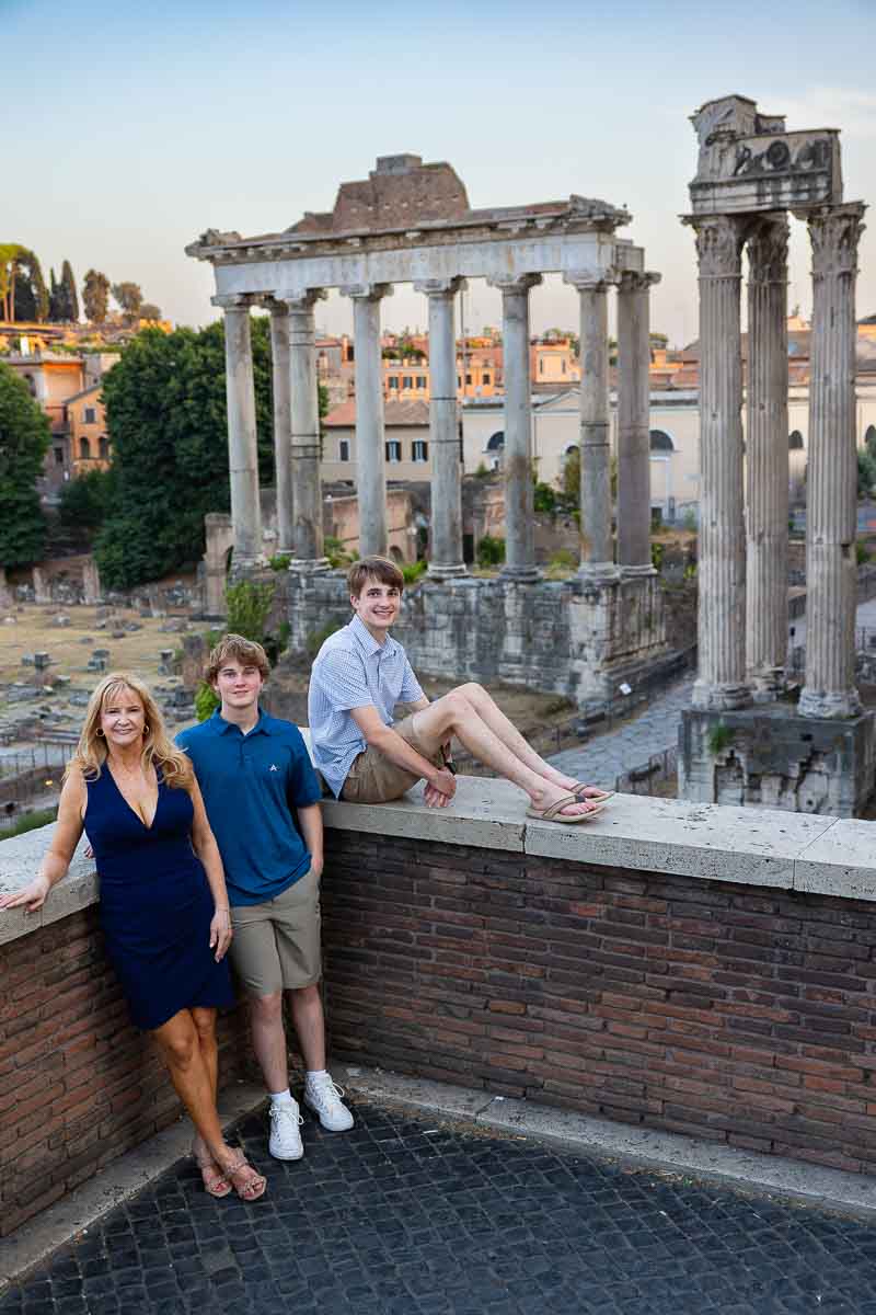 Photos in front of the ancient roman ruins