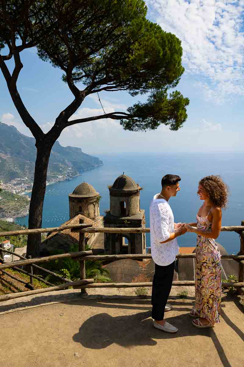 Proposing marriage in Italy out beautiful Villa estate