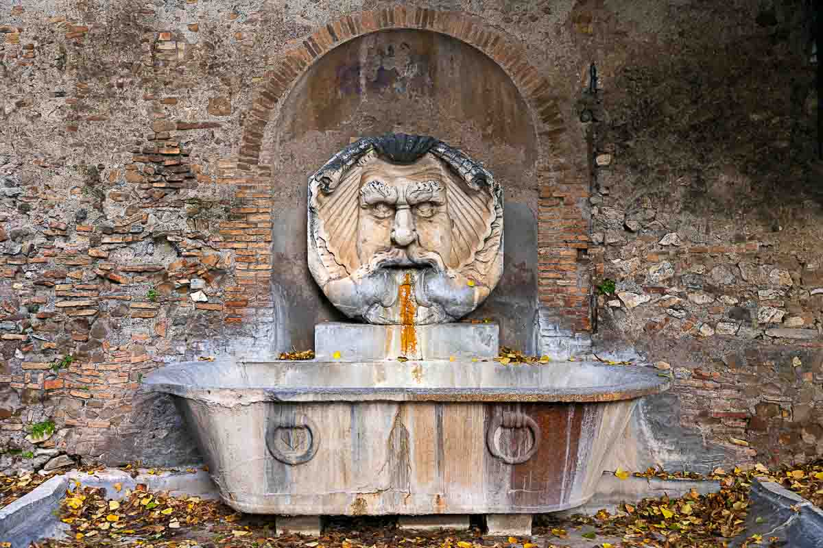 Water fountain found at the entrance to the garden park