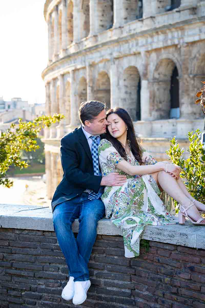 Engagement photoshoot at the Roman Colosseum. Rome, Italy. Image by the Andrea Matone photographer studio