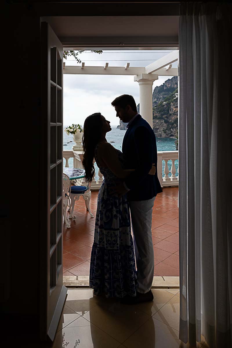 Silhouette image of c couple in love during a romantic photo shoot on the coast of Amalfi