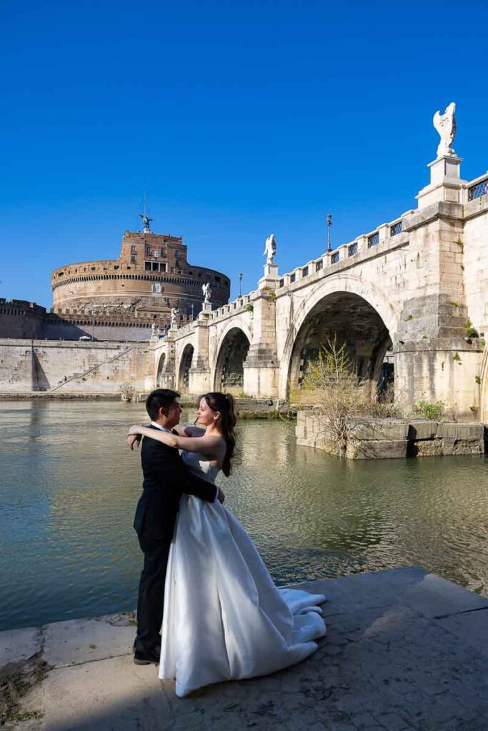 Final wedding pictures of the sposi novelli at the iconic Castel Sant’Angelo in Rome.