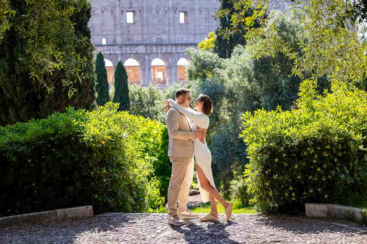 Couple photoshoot after proposing with a major landmark in the backdrop photographed from a distance 